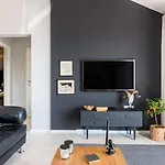 Cosy Loft W Private Pool & Patio Apartment *
