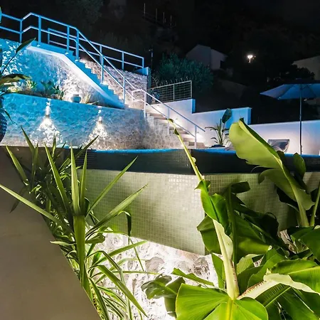 Cosy Loft W Private Pool & Patio Apartman *