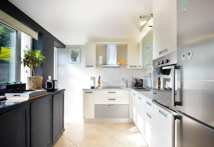 Cosy Loft W Private Pool & Patio