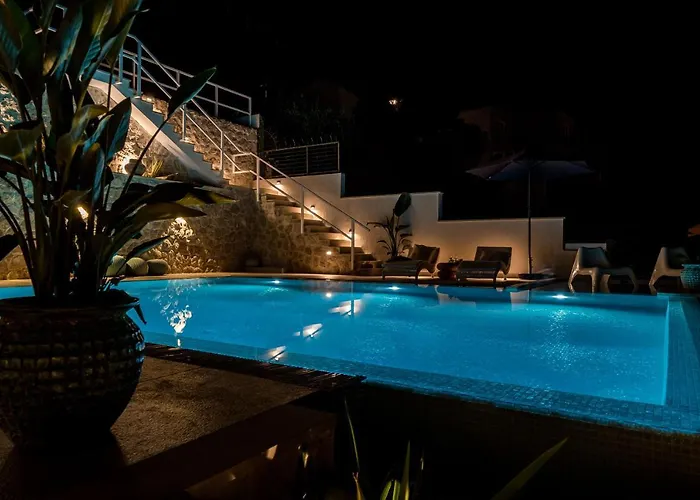 Cosy Loft W Private Pool & Patio