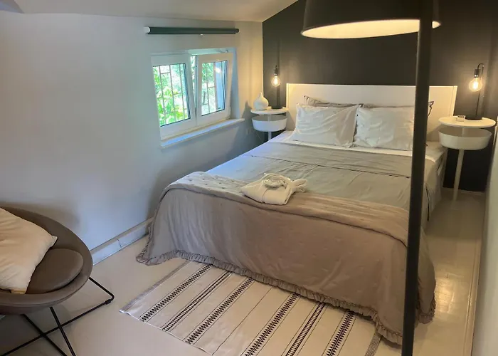 Cosy Loft W Private Pool & Patio *